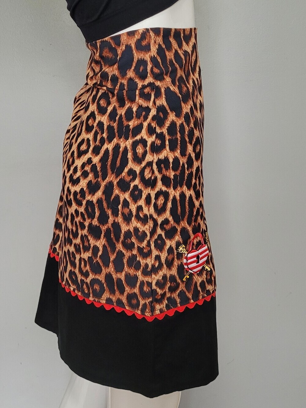 Paper Doll Productions Skull Heart Lock And Key Leopard Skirt, VGUC, Size M